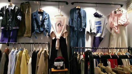 芝麻e柜品牌折扣店加盟_女裝折扣店加盟_深圳市格蕾斯服飾