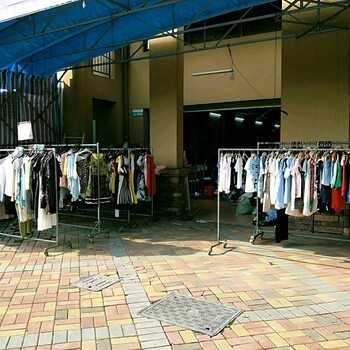 深圳回收服裝尾貨回收庫存服裝回收庫存布料