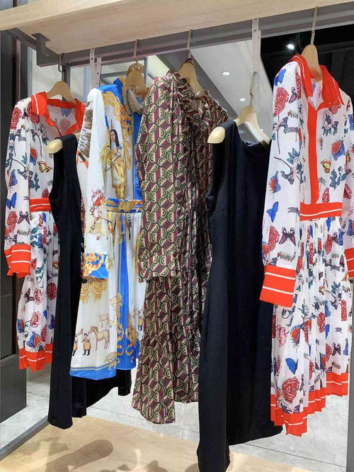 女裝批發(fā)店面裝修中老年女裝夏裝舞蹈裝常州女裝店